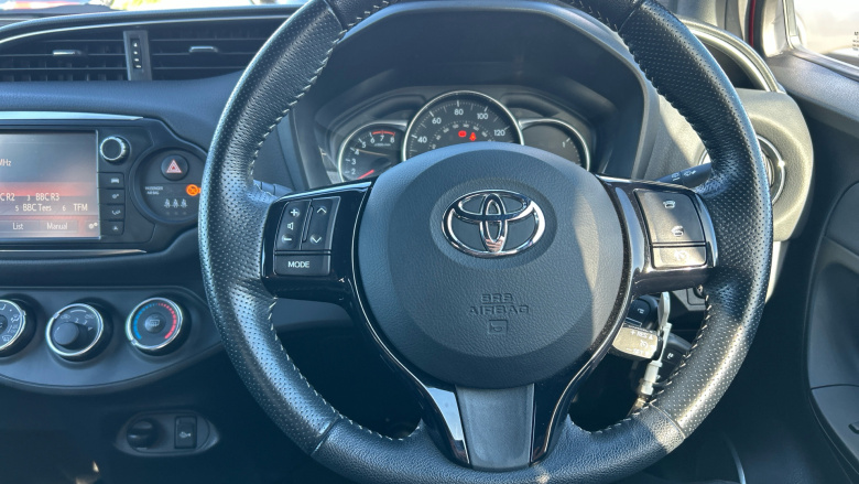 Toyota Yaris 1.33 VVT-i Design 5dr Petrol Hatchback